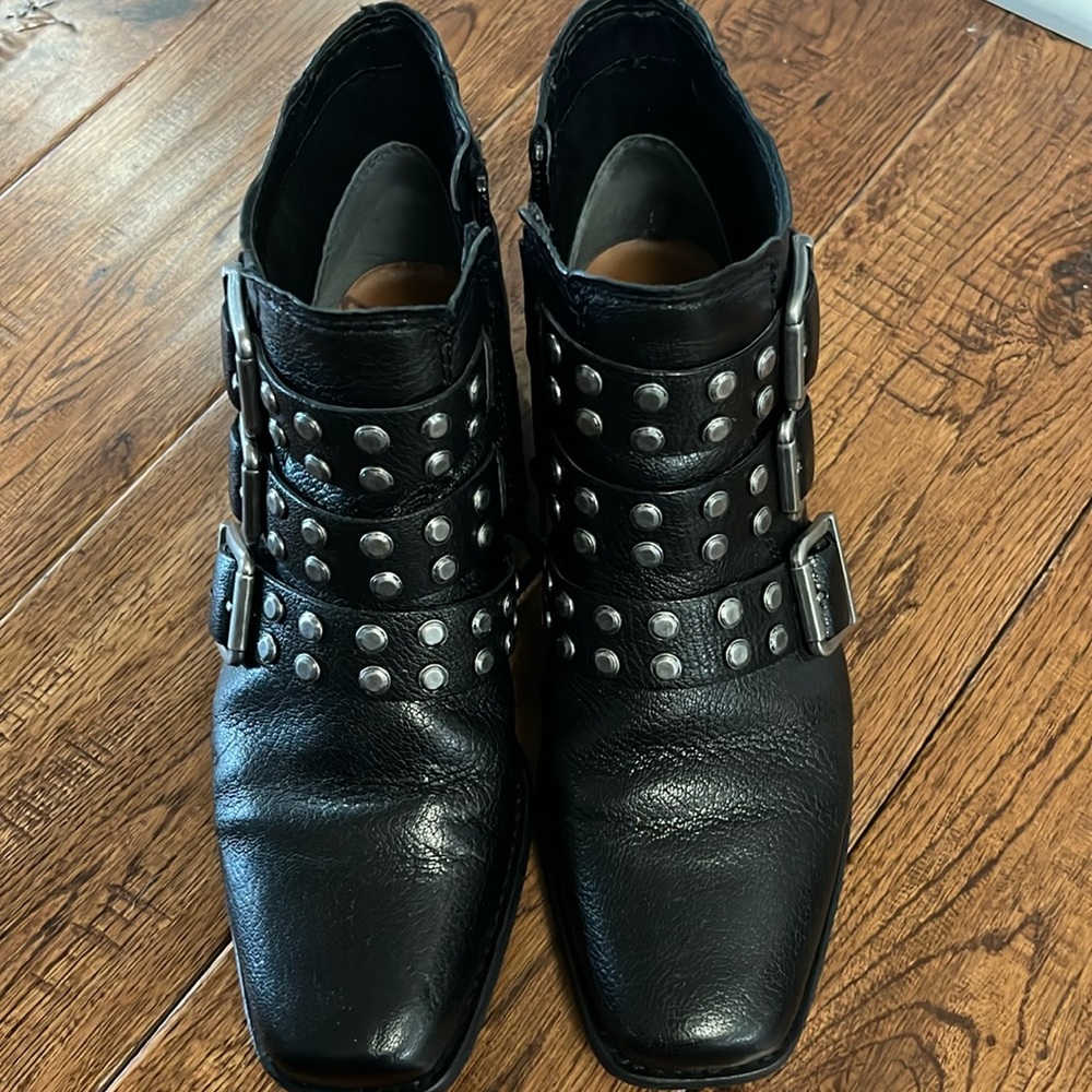 Like new ankle boots